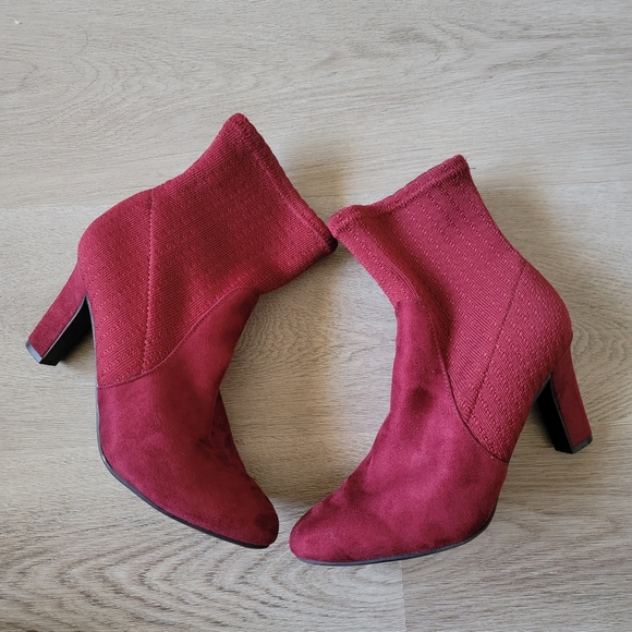 ‼️SOLD‼️Tizel Shoes Impo Sock Booties By Tizel - Picture 4 of 4